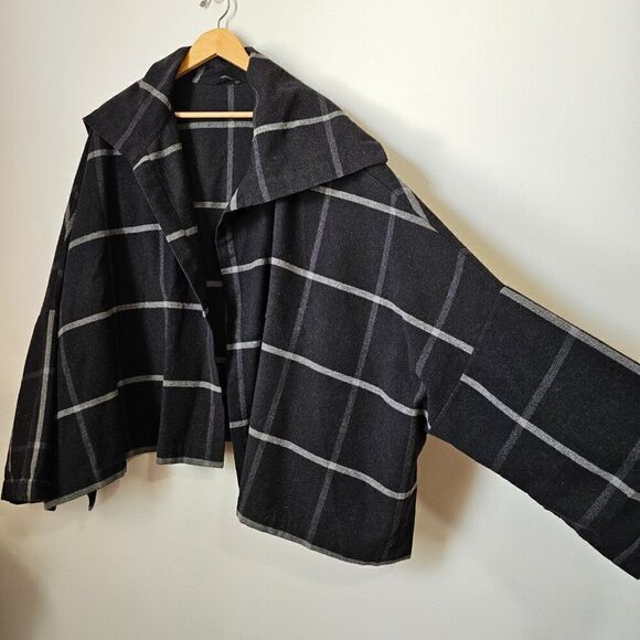 EUC ANNIKKI KARVINEN WOOL OVERSIZED TILE PATTERN LAPEL PONCHO ONE SIZE - Picture 7 of 16